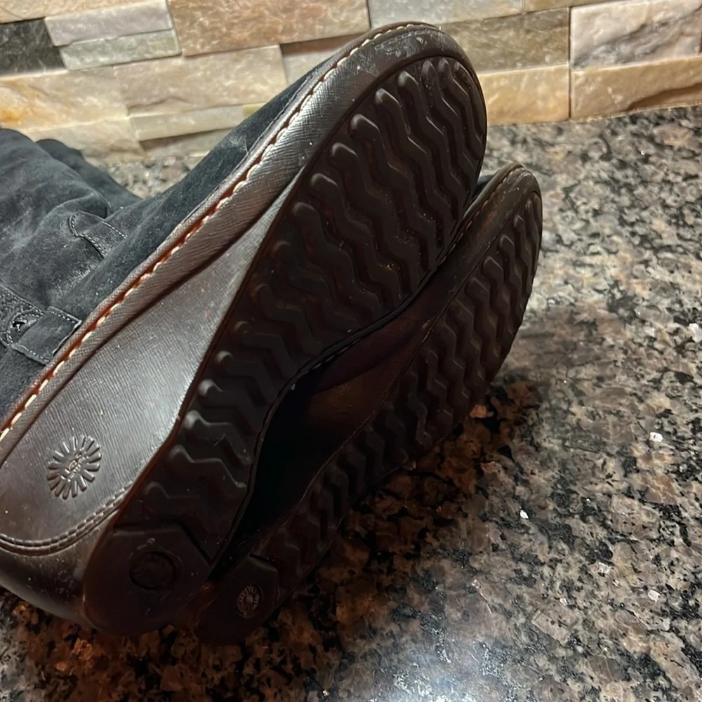 Ugg leather waterproof boots EUC 8